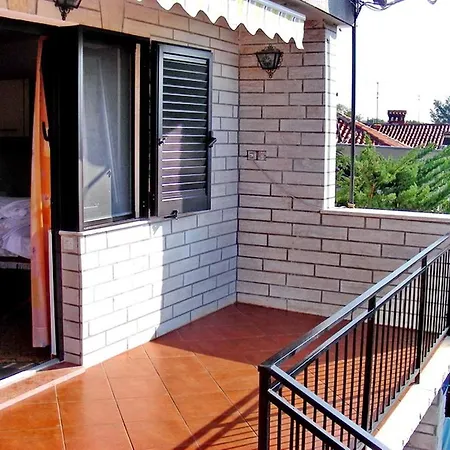 Guest house Ika 2 *